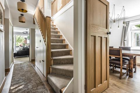 19 Junction Road, Lightwater, GU18 5TQ