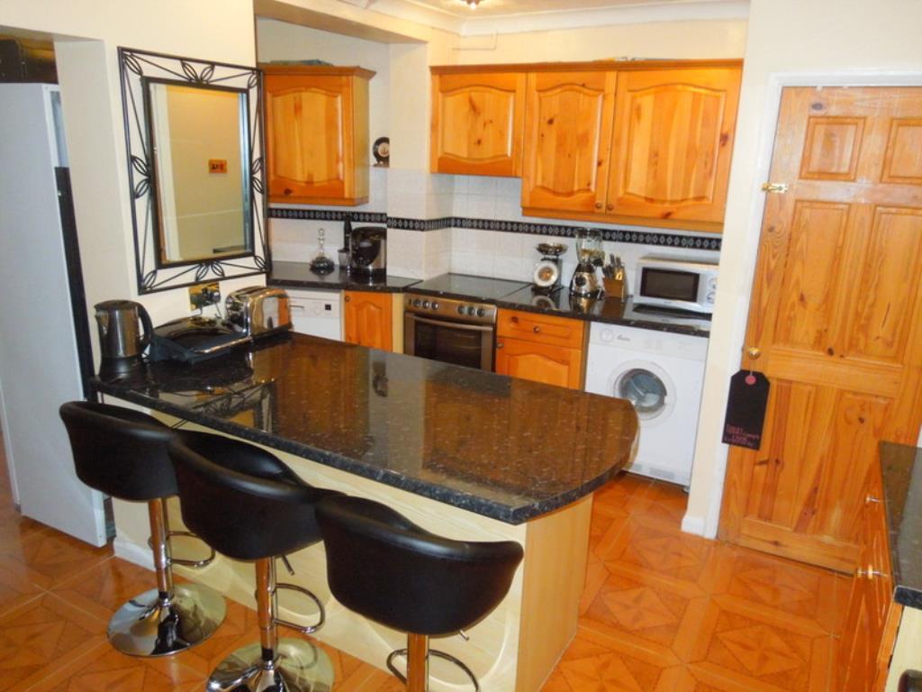 Belsize Road, Harrow Weald, HA3 3 bed semidetached house £1,925 pcm