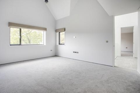 6 bedroom detached house to rent, Uplands Close, Gerrards Cross, Buckinghamshire