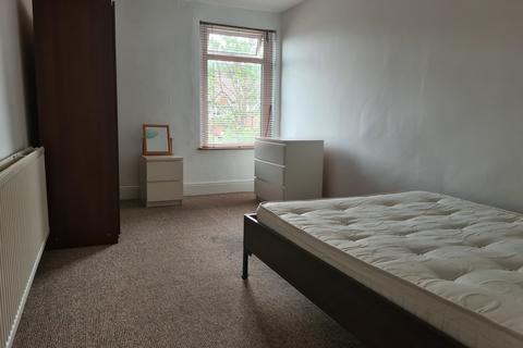 4 bedroom flat to rent, Wilbraham Road, Chorlton