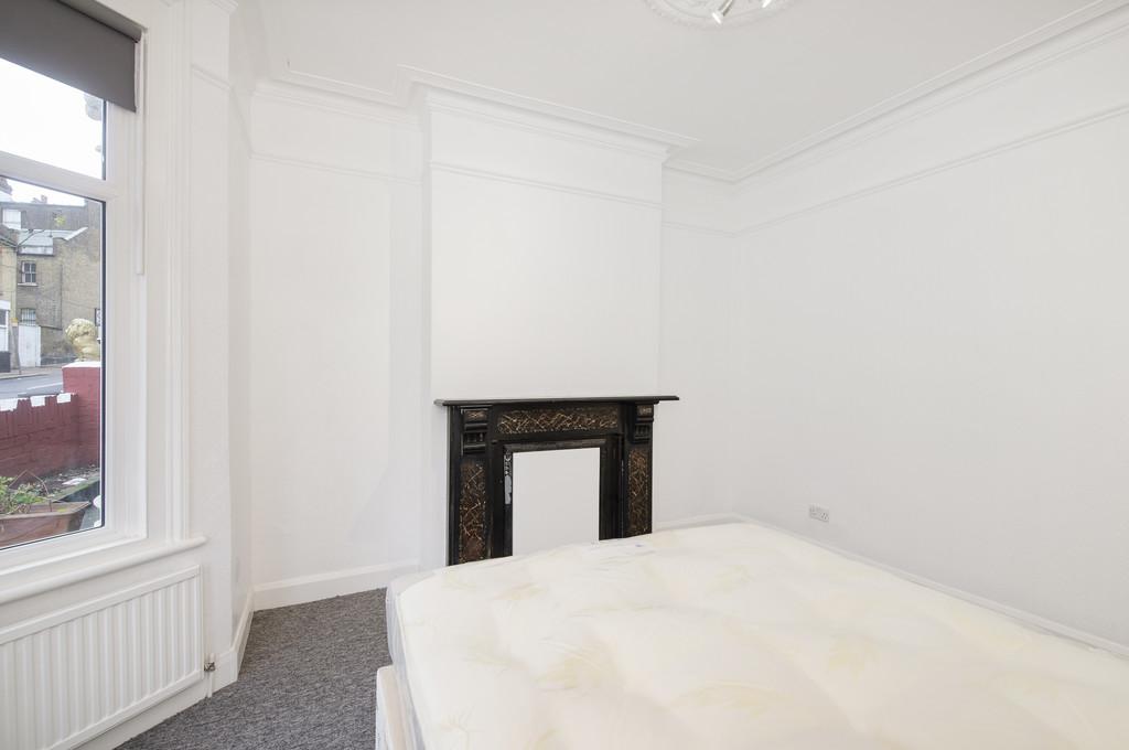 Buchanan Gardens, London House share £850 pcm (£196 pw)