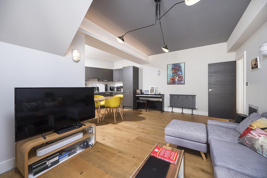 Cotton Exchange, London, N16 2 bed apartment £2,000 pcm (£462 pw)
