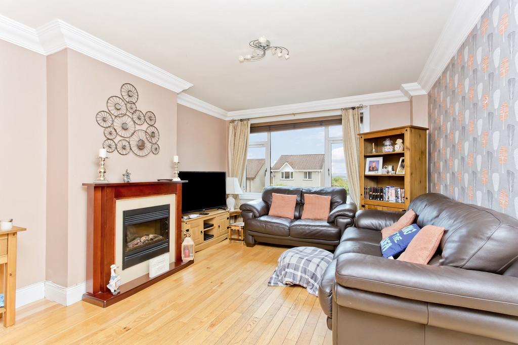Napier Avenue, Bathgate 6 bed semidetached house £210,000