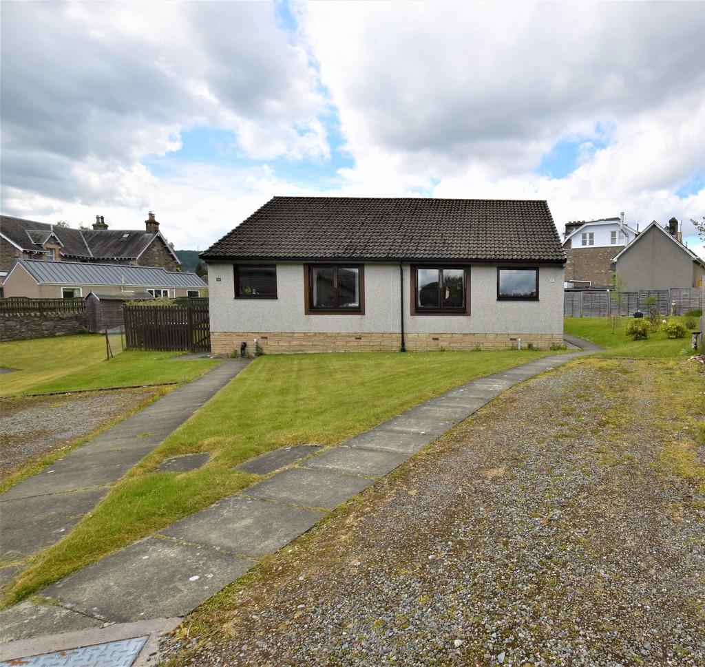 Knockard Place, Pitlochry 2 bed semidetached bungalow £190,000