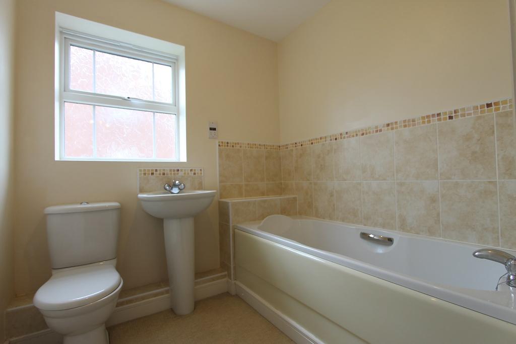 Newlands Close, Hagley, Stourbridge, DY9 2 bed apartment £695 pcm (£160 pw)