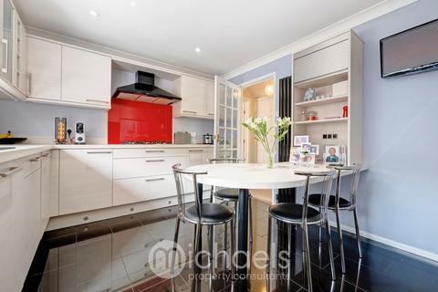 12 Philips Close, Rayne, Braintree, CM77 6DB