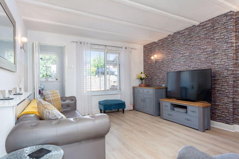 Park Lea, Bradley, Huddersfield, HD2 2 bed terraced house £125,000