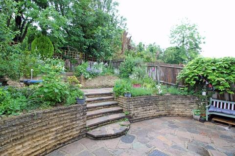 19 Curlew Close, South Croydon, CR2 8QT