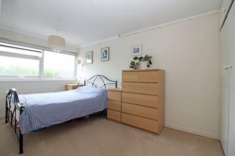 19 Curlew Close, South Croydon, CR2 8QT