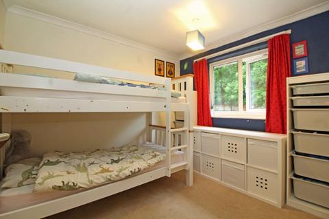 19 Curlew Close, South Croydon, CR2 8QT