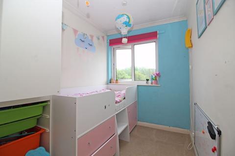 19 Curlew Close, South Croydon, CR2 8QT