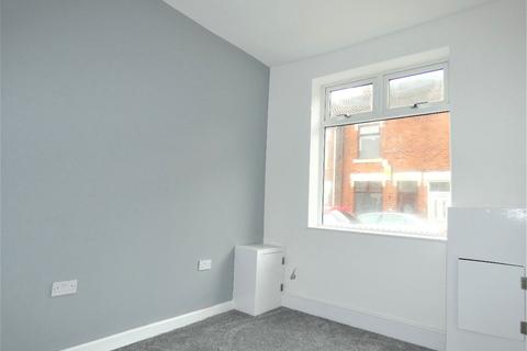 3 bedroom terraced house to rent - Egerton Street, Stoke-on-Trent, Staffordshire, ST1 3JH