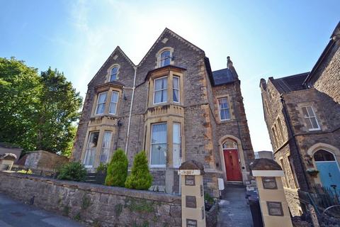 2 bedroom flat to rent, Victoria Road, Clevedon