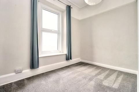 2 bedroom flat to rent, Victoria Road, Clevedon