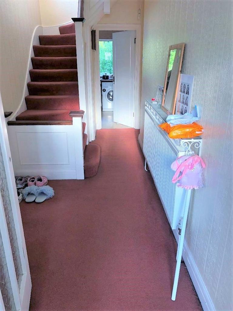 KINGS CLOSE, HENDON, NW4 2JT 5 bed semidetached house £600 pcm (£138 pw)