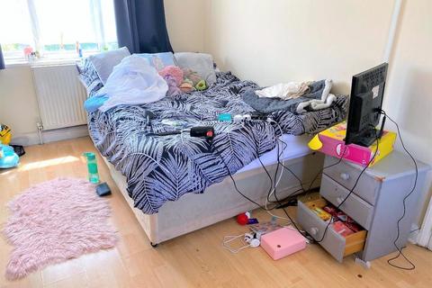 1 bedroom in a house share to rent - RIVERSIDE, HENDON, NW4 3TU