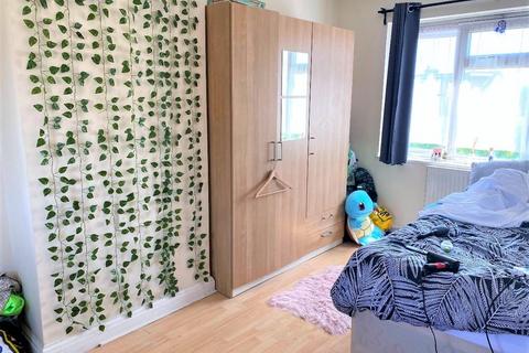 1 bedroom in a house share to rent - RIVERSIDE, HENDON, NW4 3TU