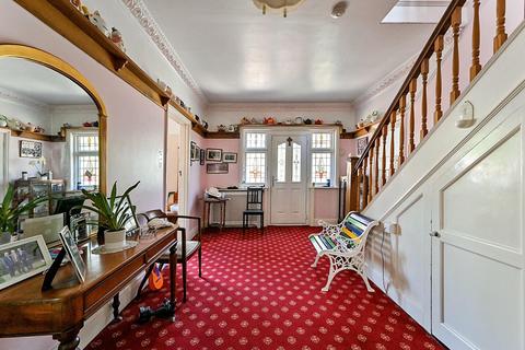8 The Upper Drive, Hove, BN3 6GN