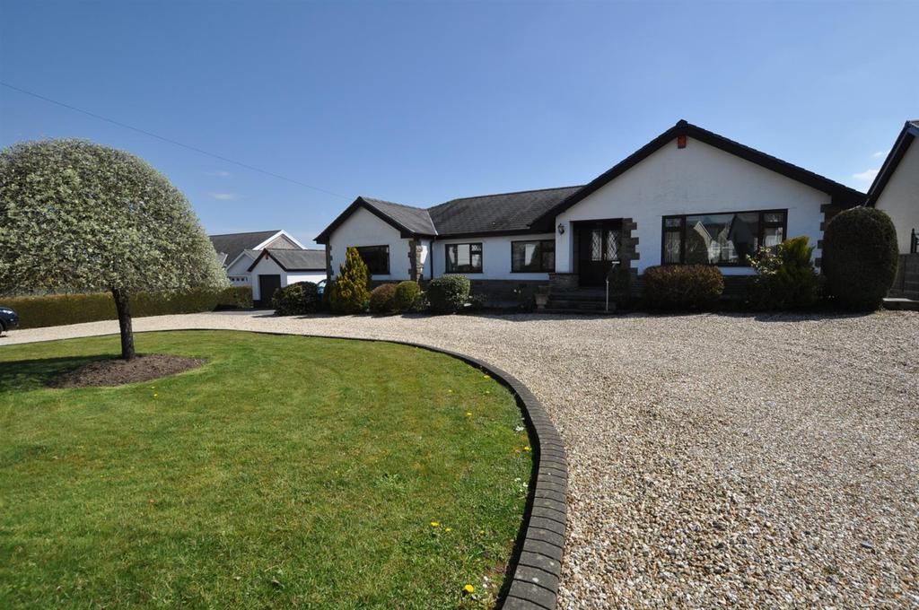 Rhosmaen, Llandeilo 4 bed detached bungalow £425,000
