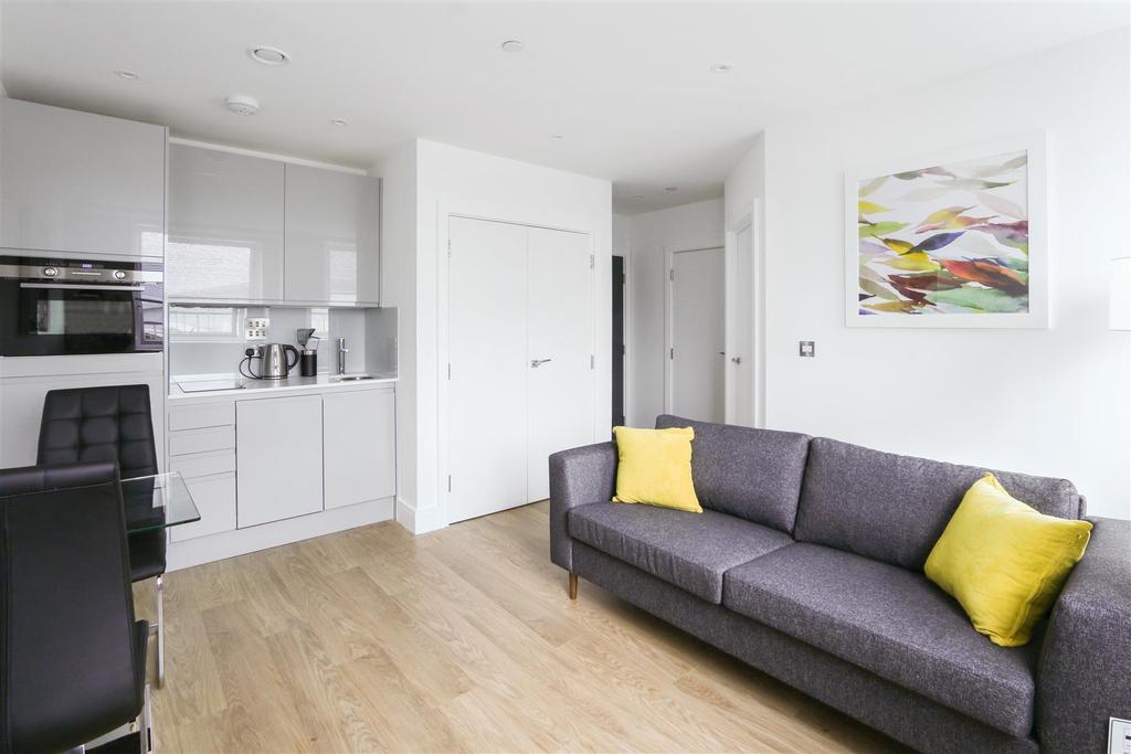 Papermill House, South Street, Romford 1 bed apartment £1,100 pcm (£254 pw)