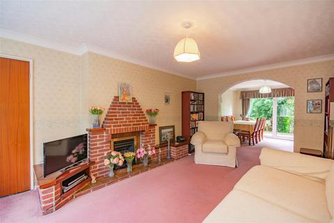 161 Appledore Avenue, Nottingham, NG8 2RW