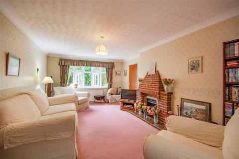 161 Appledore Avenue, Nottingham, NG8 2RW