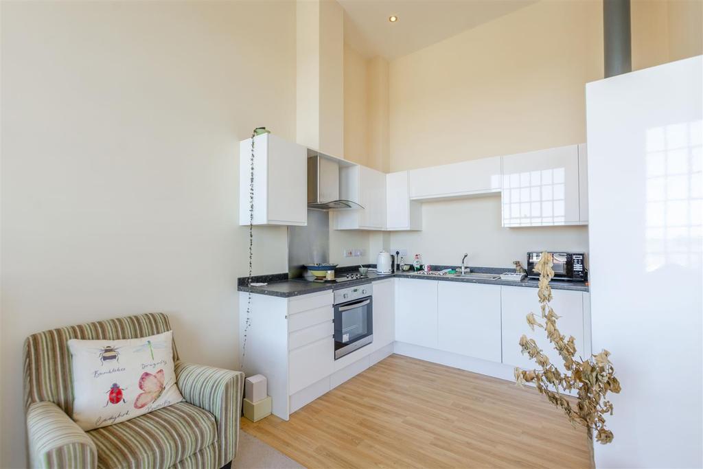 L-shaped Living/Dining Kitchen