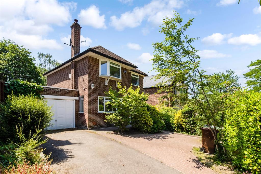 Newberries Avenue, Radlett 3 bed detached house £3,000 pcm (£692 pw)