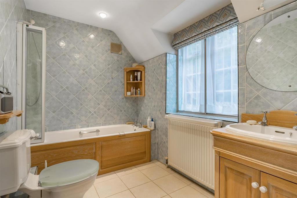 Principal En Suite.jpg
