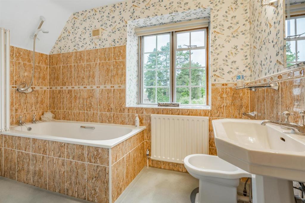Family Bathroom.jpg