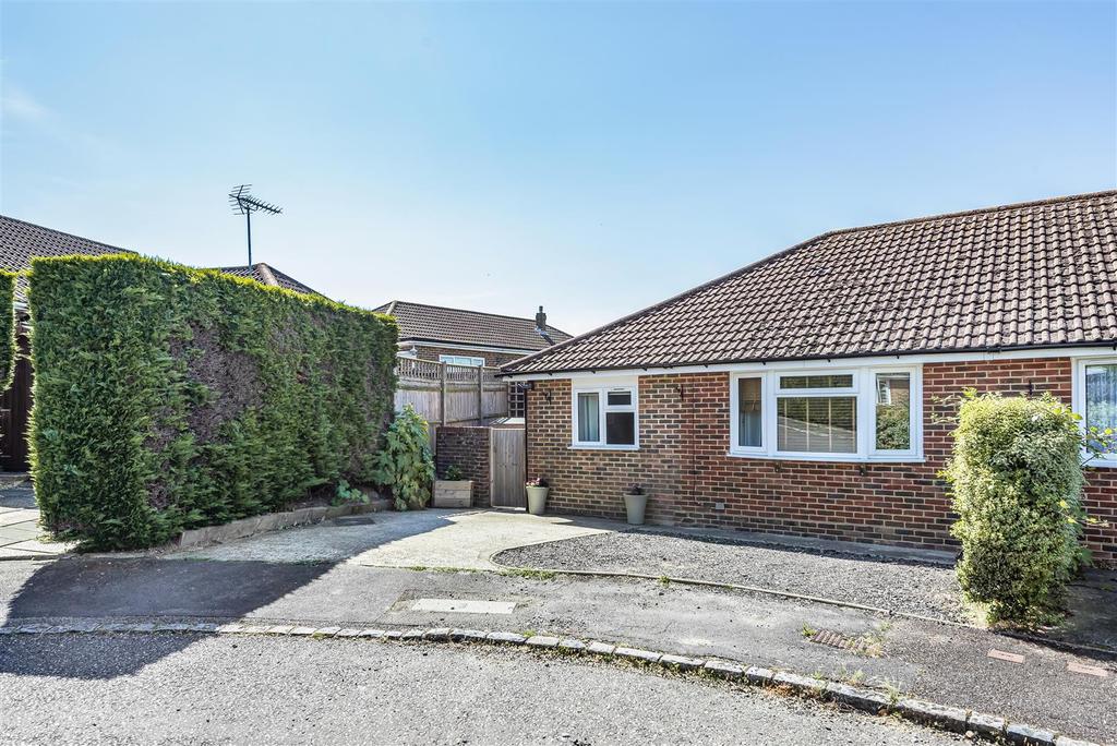 Coombe Close, Herstmonceux, Hailsham 2 bed semidetached bungalow £275,000