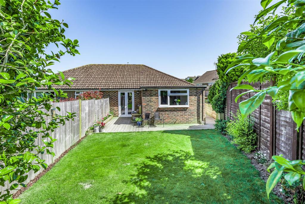 Coombe Close, Herstmonceux, Hailsham 2 bed semidetached bungalow £