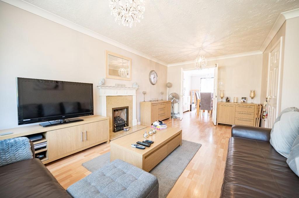 Leigh Drive, Elsenham, 4 bed detached house £550,000