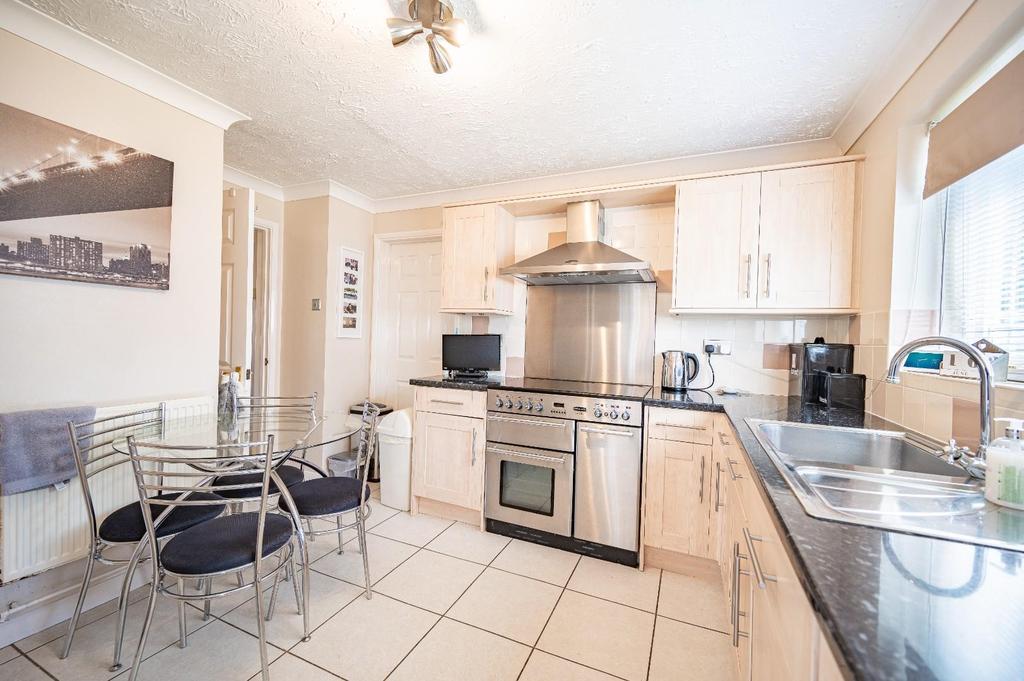 Leigh Drive, Elsenham, 4 bed detached house £550,000