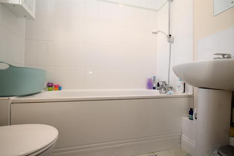 3, Jubilee Court, 19b West Street, Carshalton, SM5 2GN