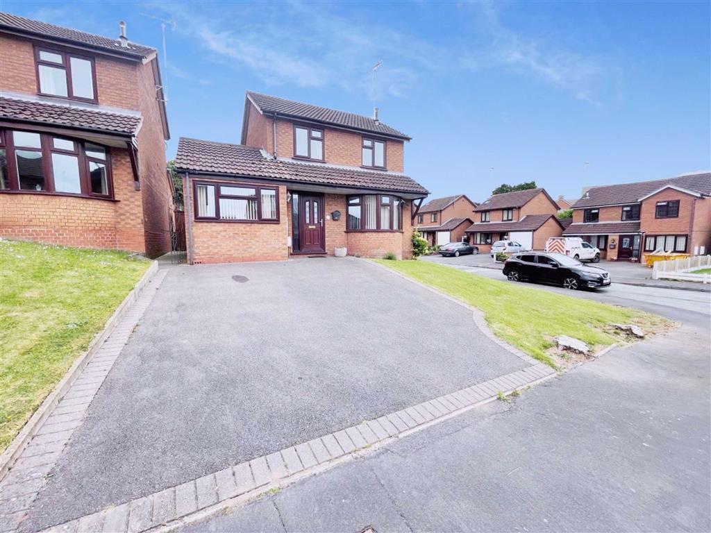 Milverton Drive, Uttoxeter 3 bed detached house £225,000