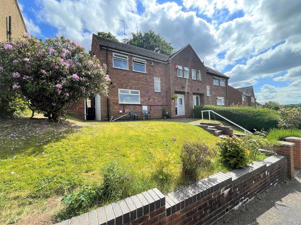 Wardle Crescent, Leek 3 bed semidetached house £165,000
