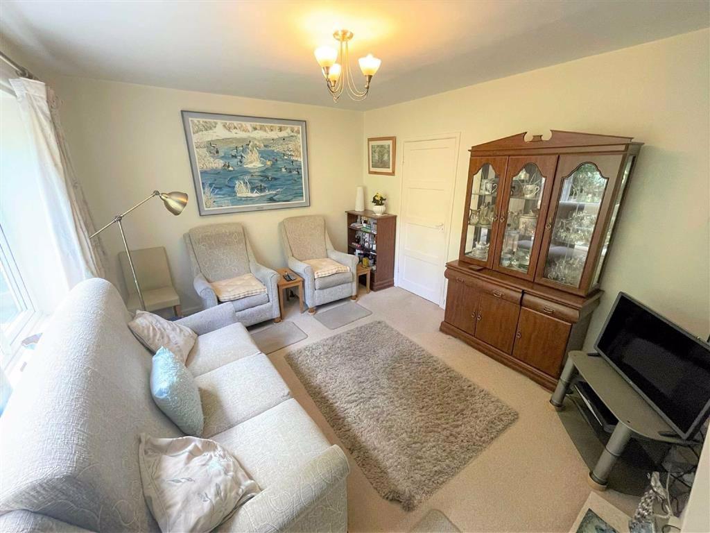 Wardle Crescent, Leek 3 bed semidetached house £165,000