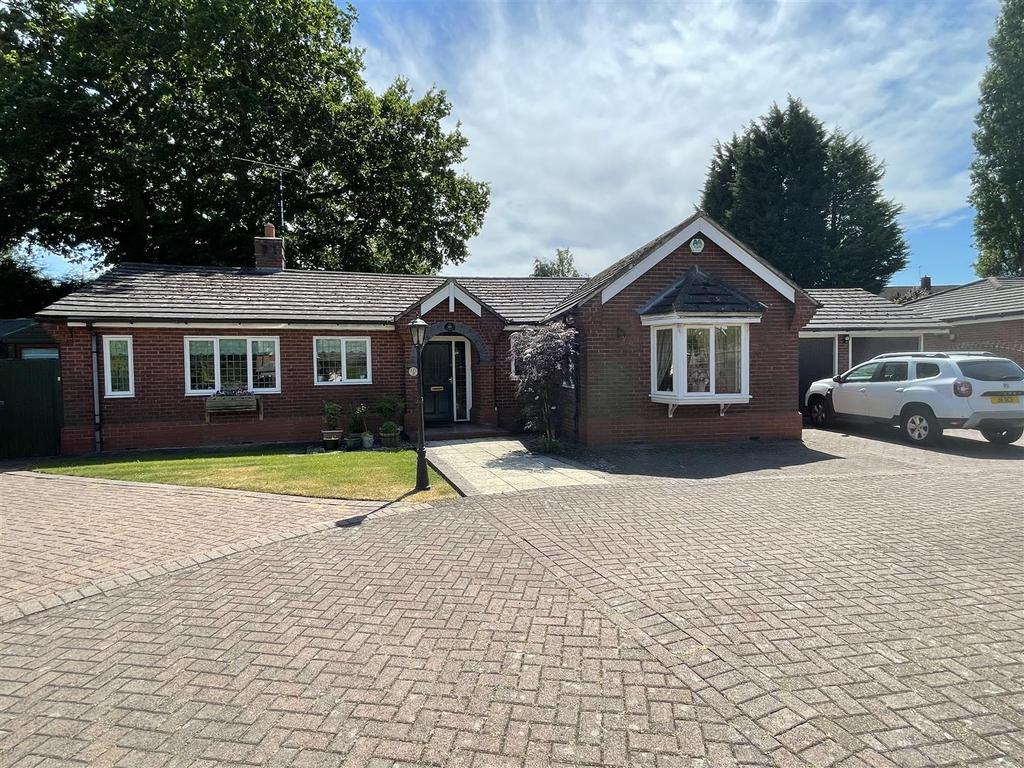 Groby Road, nr Glenfield Hospital, Leicester 3 bed detached bungalow