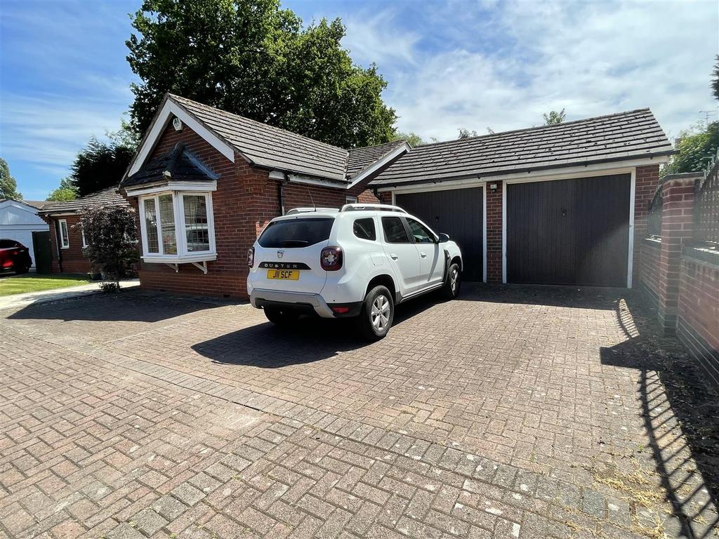 Groby Road, nr Glenfield Hospital, Leicester 3 bed detached bungalow