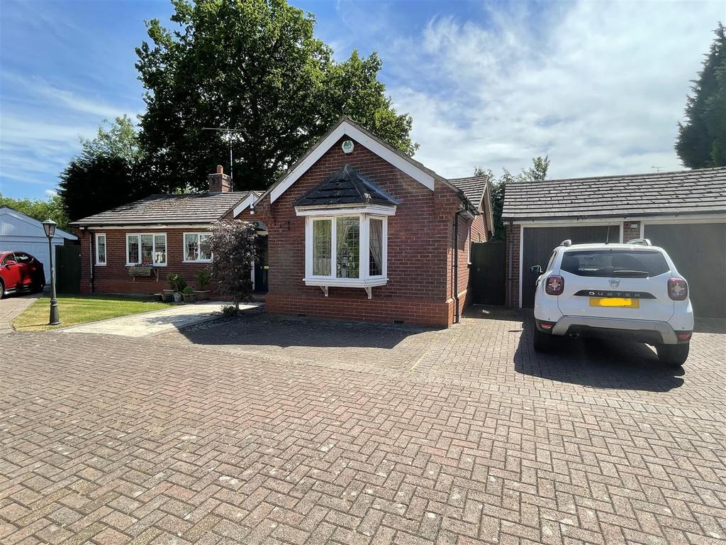 Groby Road, nr Glenfield Hospital, Leicester 3 bed detached bungalow