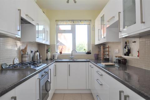 7 Collington Close, Eastbourne, BN20 7EX