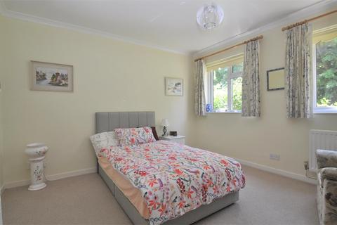 7 Collington Close, Eastbourne, BN20 7EX