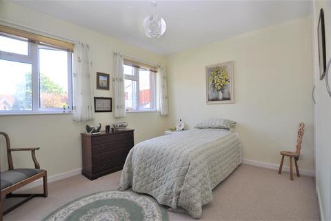 7 Collington Close, Eastbourne, BN20 7EX