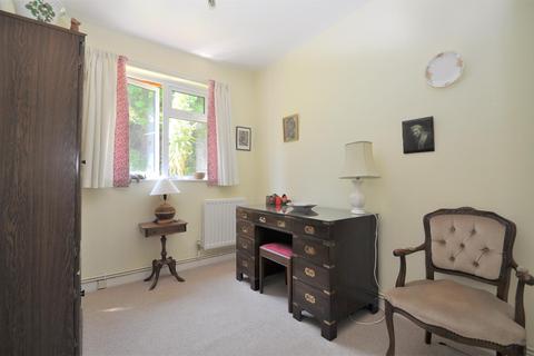 7 Collington Close, Eastbourne, BN20 7EX