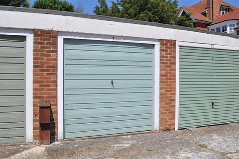 7 Collington Close, Eastbourne, BN20 7EX