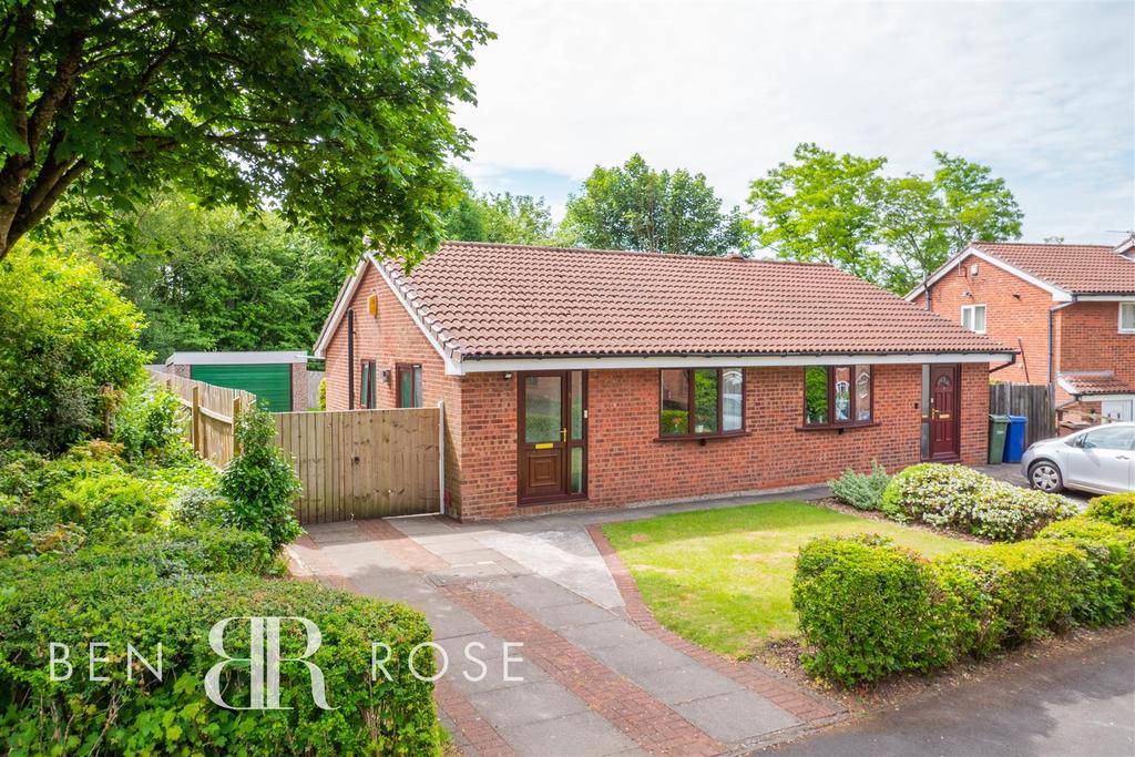 Draperfield, Chorley 2 bed semidetached bungalow £159,995