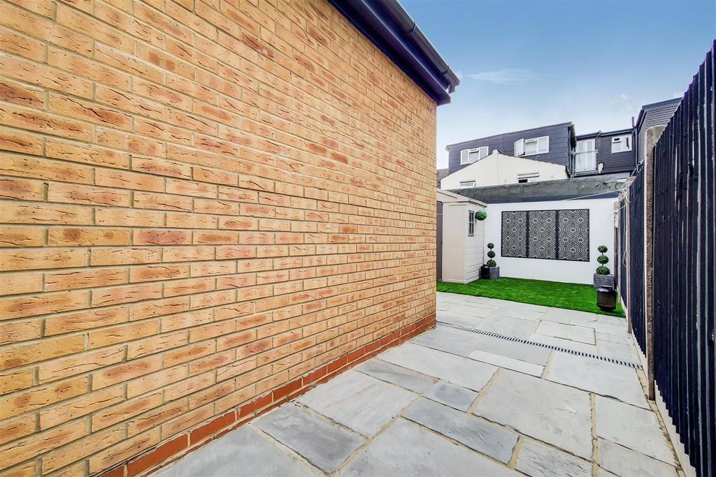 6 Patio-2.jpg