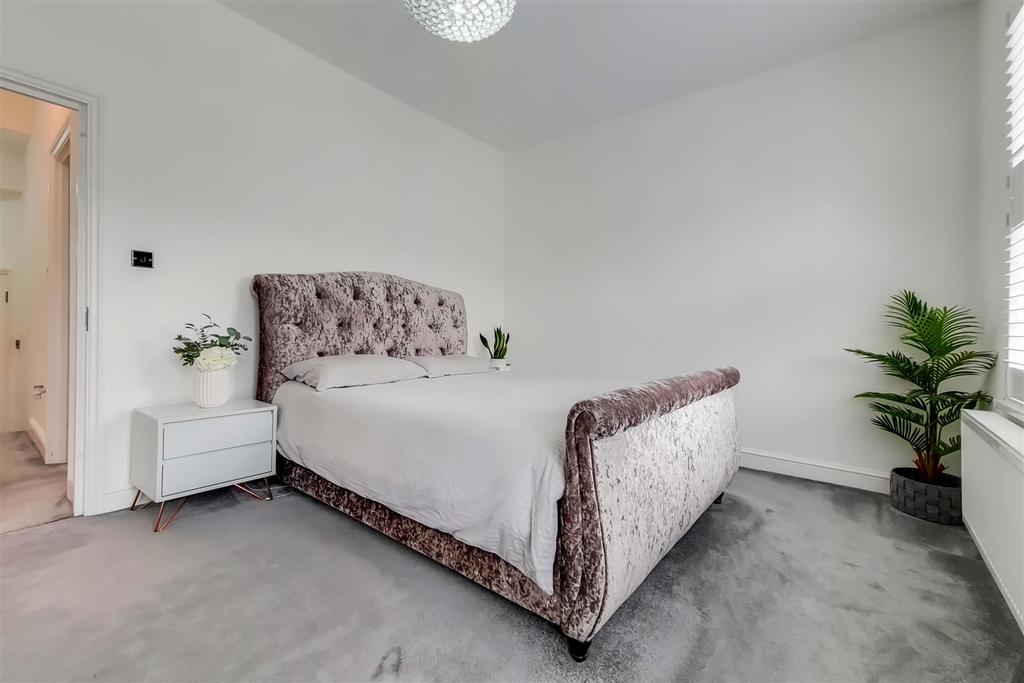 9 Main Bedroom-0.jpg