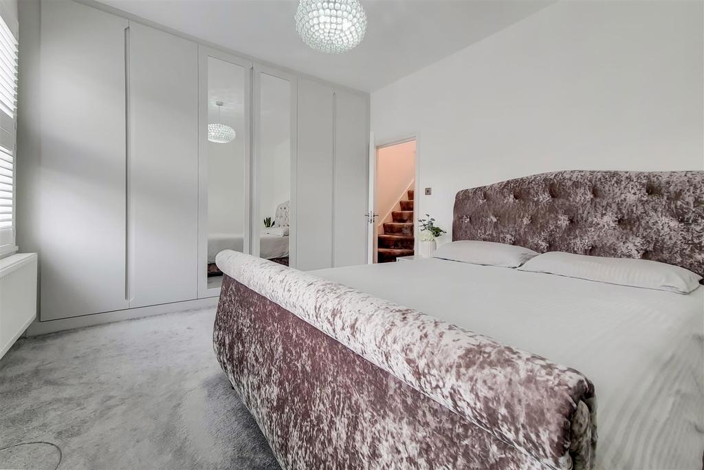 9 Main Bedroom-2.jpg